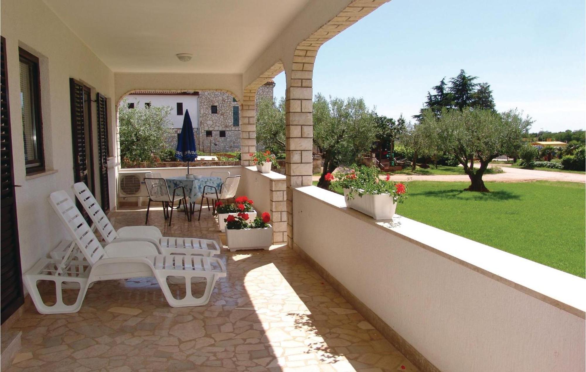 Apartment Amazing In With Wifi Poreč